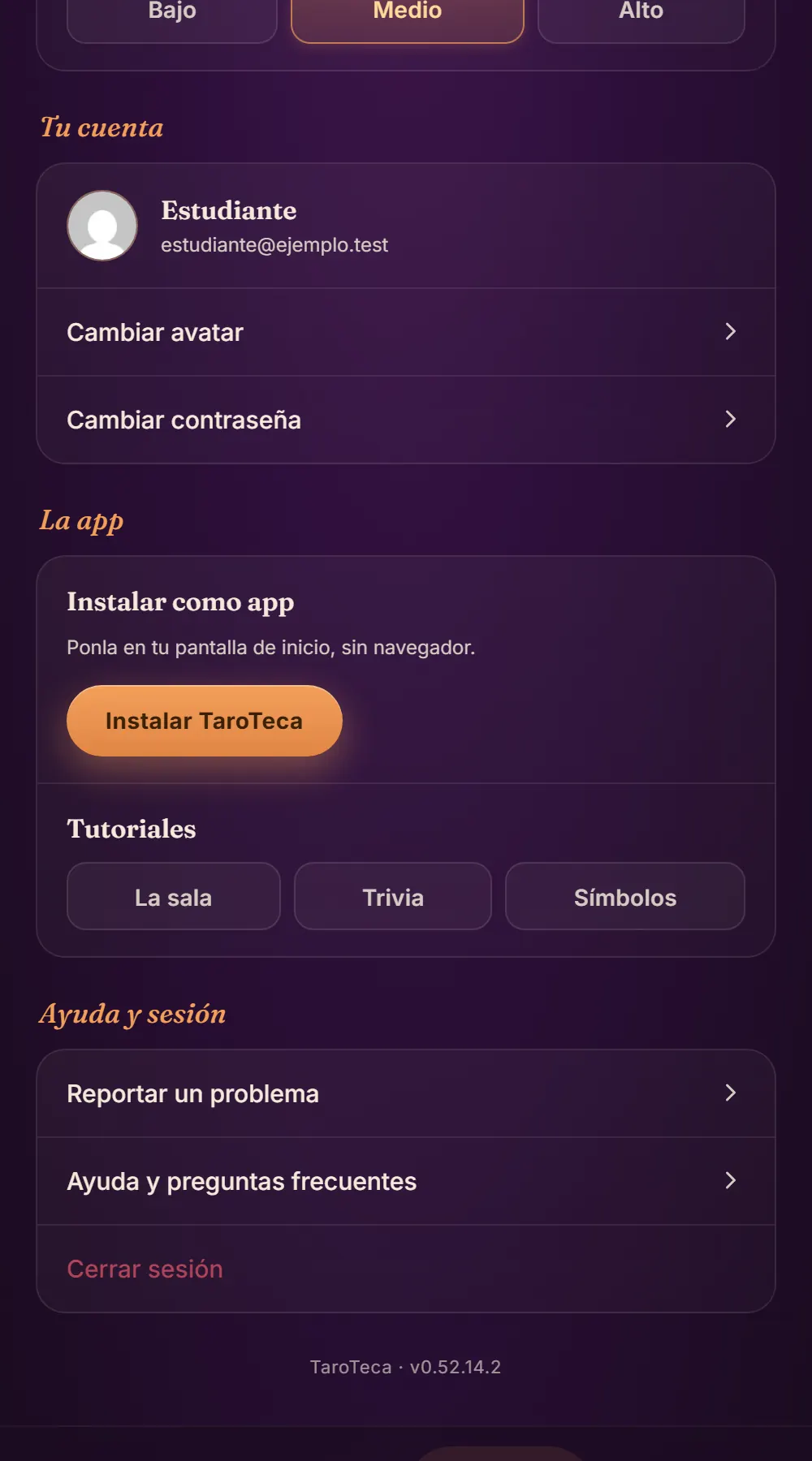 Ayuda del curso 5 Los Ajustes de la TaroTeca: «Instalar como app» con el botón «Instalar TaroTeca», los tutoriales y «Reportar un problema».